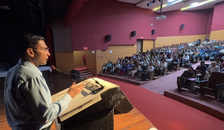  मा0 पीएम ड्यूटी में तैनात अधिकारियों को डीएम ने समझाए दायित्व; ड्यूटी में भूल-चूक के लिए कोई स्थान नही