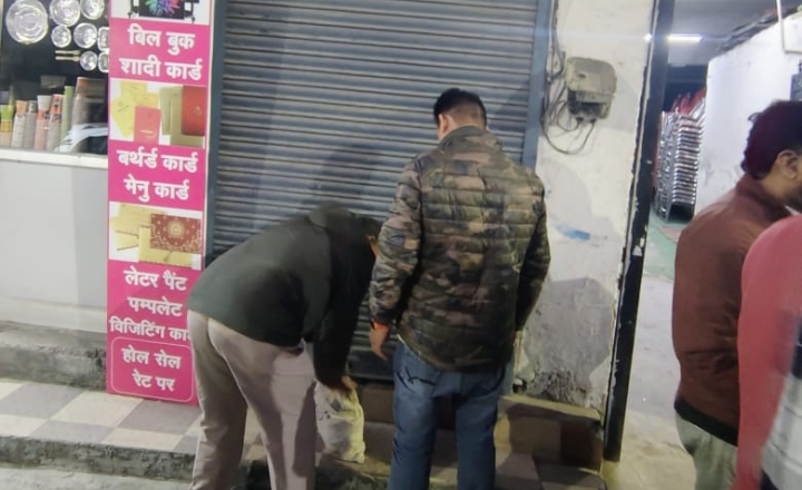  जिलाधिकारी सविन बंसल के निर्देश पर जिला प्रशासन की टीम ने सहारनपुर रोड माजरा अवस्थित देवभूमि सीएससी सेंटर में औचक निरीक्षण एवं छापेमारी की कार्रवाई की