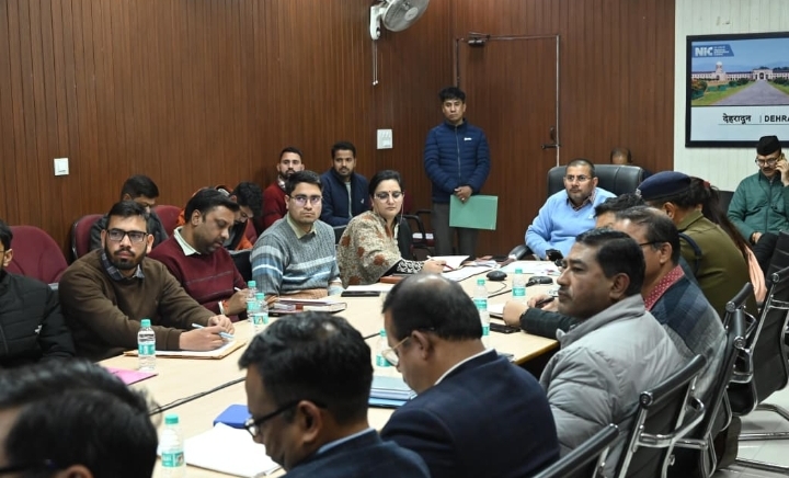  जिलाधिकारी सविन बंसल के निर्देशों पर अपर जिलाधिकारी केके मिश्रा ने शनिवार को एनआईसी सभागार में शीतलहर की तैयारियों को लेकर बैठक ली