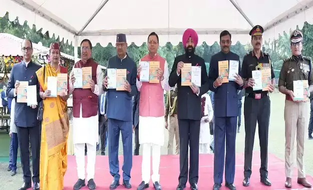  राज्यपाल और मुख्यमंत्री ने किया राज्य सूचना आयोग की दो पुस्तकों का विमोचन