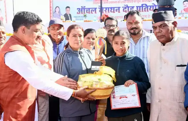  खेल मंत्री ने मैराथन के पदक विजेताओं को किया सम्मानित