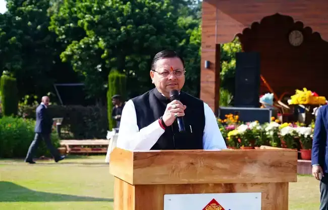  पारदर्शी और जन-केंद्रित कार्यशैली अपनाएं अधिकारी : मुख्यमंत्री धामी