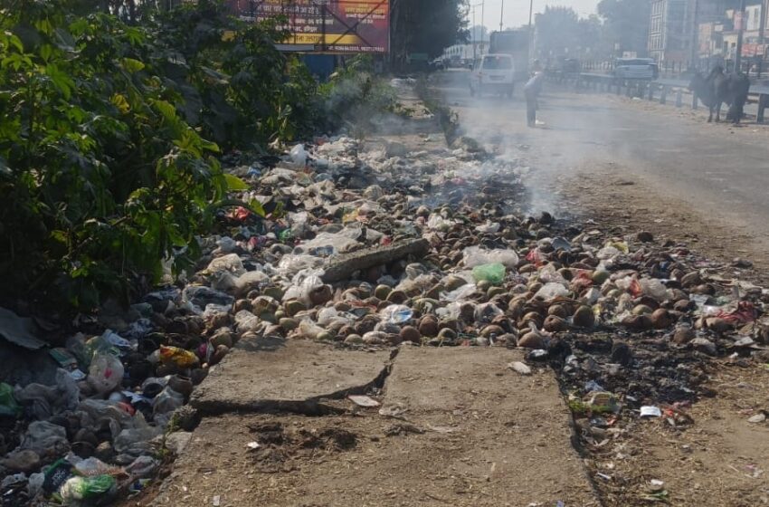  पुराने रेलवे रोड रायवाला अंडरपास, ग्राम प्रतीतनगर, रायवाला रेलवे स्टेशन तथा नेशनल हाईवे सर्विस रोड के किनारे फैले कूड़े-कचरे की शिकायतों पर जिलाधिकारी सविन बसंल के निर्देश के अनुपालन में तहसील ऋषिकेश की टीम द्वारा स्थलीय निरीक्षण किया 