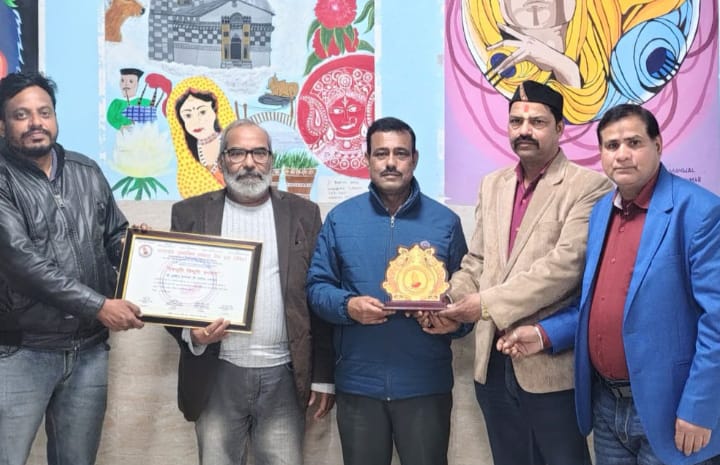  उत्तराखंड सामाजिक सम्मान सेवा ट्रस्ट ने किया वरिष्ठ पत्रकार सुशील चमोली का सम्मान