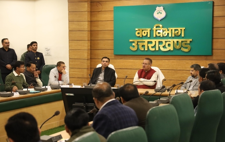  विंटर कार्निवाल 2025 – मंत्री गणेश जोशी ने समिति व प्रशासन संग की समीक्षा बैठक