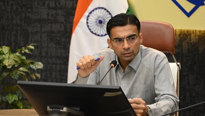  प्रदत्त अनुमति में निर्धारित शर्तों का उल्लंघन दंडनीय अवश्य होगा : डीएम