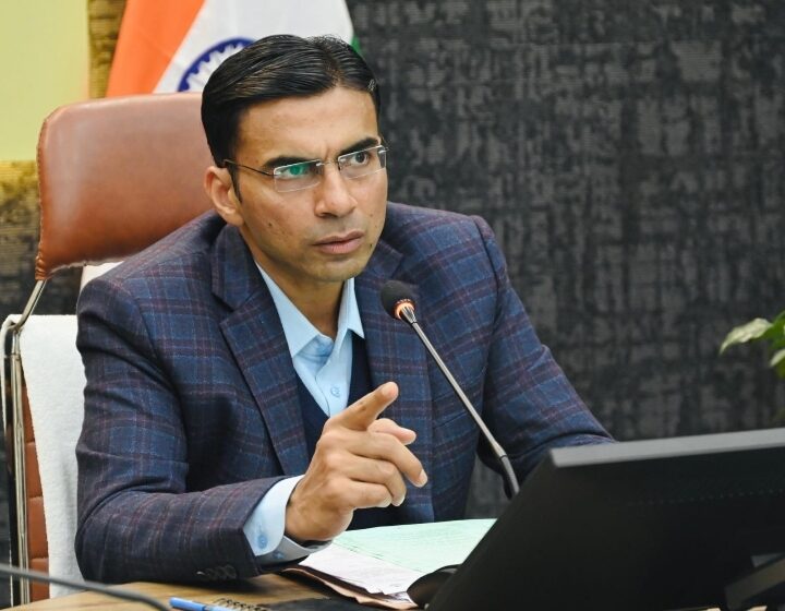  जिलाधिकारी सविन बंसल की अध्यक्षता में शुक्रवार को जनपद स्तरीय परियोजना समन्वय समिति की बैठक हुई