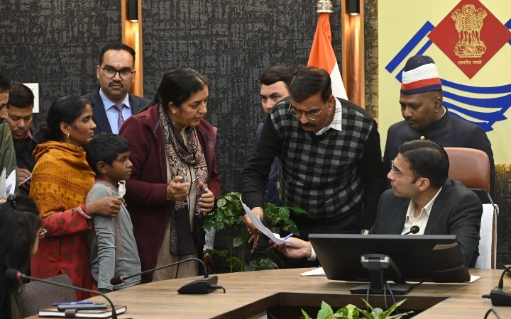  जनता दर्शन में डीएम ने 171 लोगों की सुनी समस्या, कई मामले मौके पर निपटाए