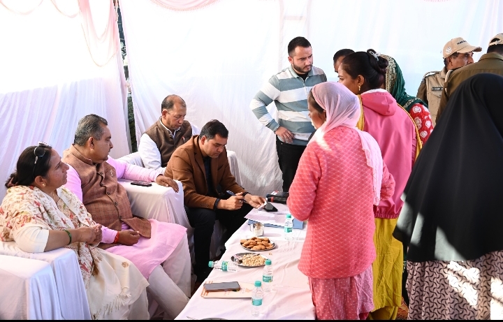  मा0 मुख्यमंत्री संकल्प को मिली धरातल पर गति, सभावाला न्याय पंचायत में जन समस्याओं की सुनवाई