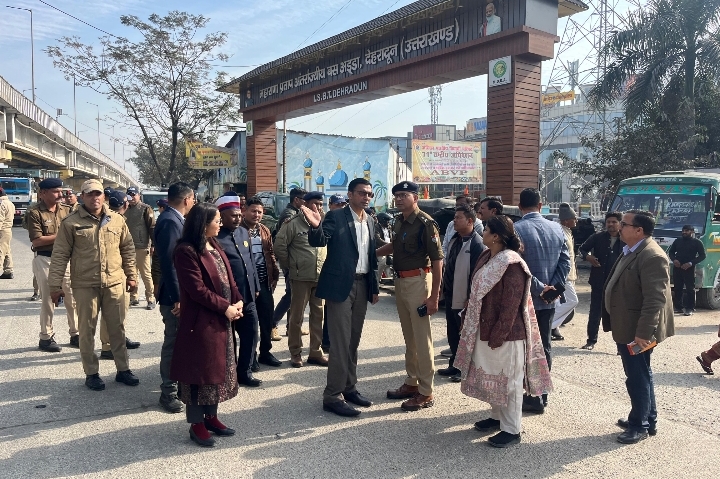  डीएम के दौरे का असर; आईएसबीटी पर निकासी गेट खुला; पार्किंग निर्माण प्रारंभ