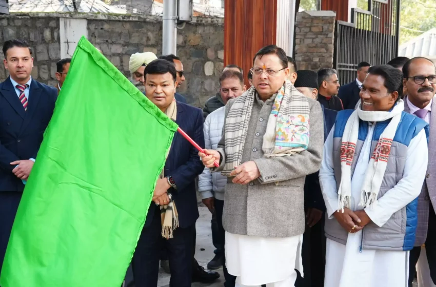  मुख्यमंत्री ने मेडिकल यूनिट वाहनों का दिखाई हरी झंडी