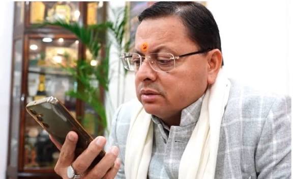  त्रिपुरा के छात्र एंजेल चकमा के पिता काे धामी सरकार ने भेजी आर्थिक सहायता