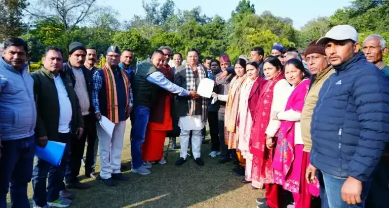  टिहरी बांध विस्थापितों को मुख्यमंत्री ने दिया शीघ्र समाधान का भरोसा