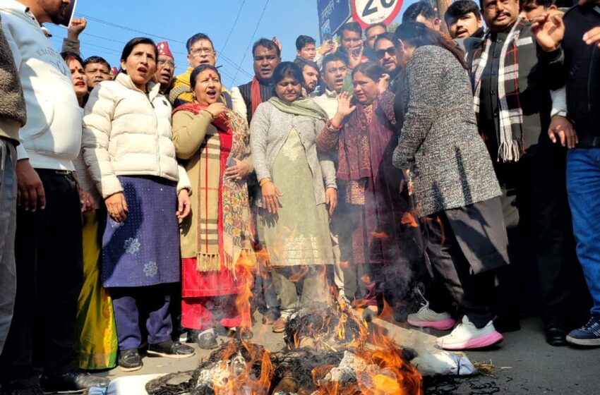  कांग्रेस का मुख्यमंत्री आवास कूच , महिलाओं अपराधों पर भाजपा को घेरा