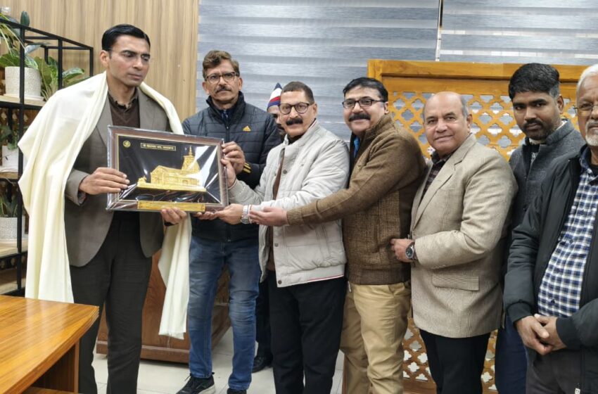  जिलाधिकारी सविन बंसल को उत्कृष्ट सेवा कार्यों के लिए जर्नलिस्ट यूनियन ने किया सम्मानित