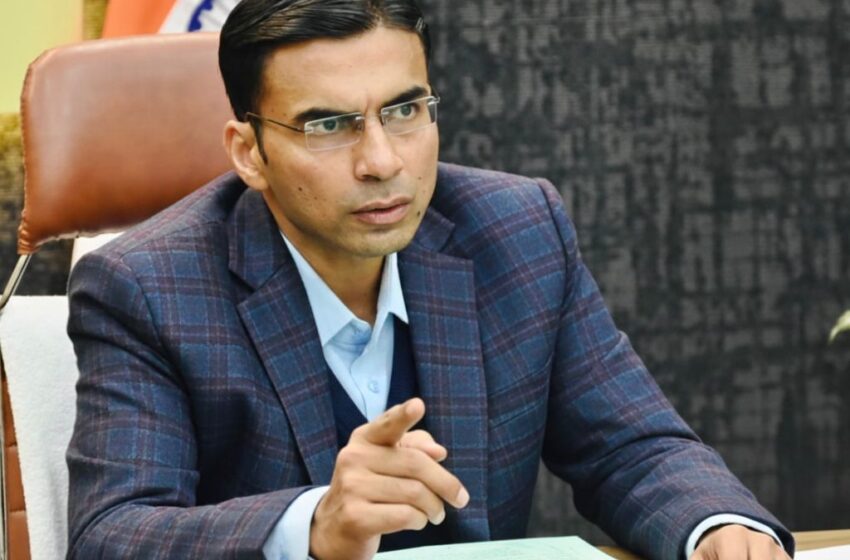  जिला प्रशासन का मिशन सफाई; स्वयं पीड़ित मां की शिकायत पर आदतन अपराधी दिव्यकांत लखेड़ा को डीएम ने किया जिला बदर