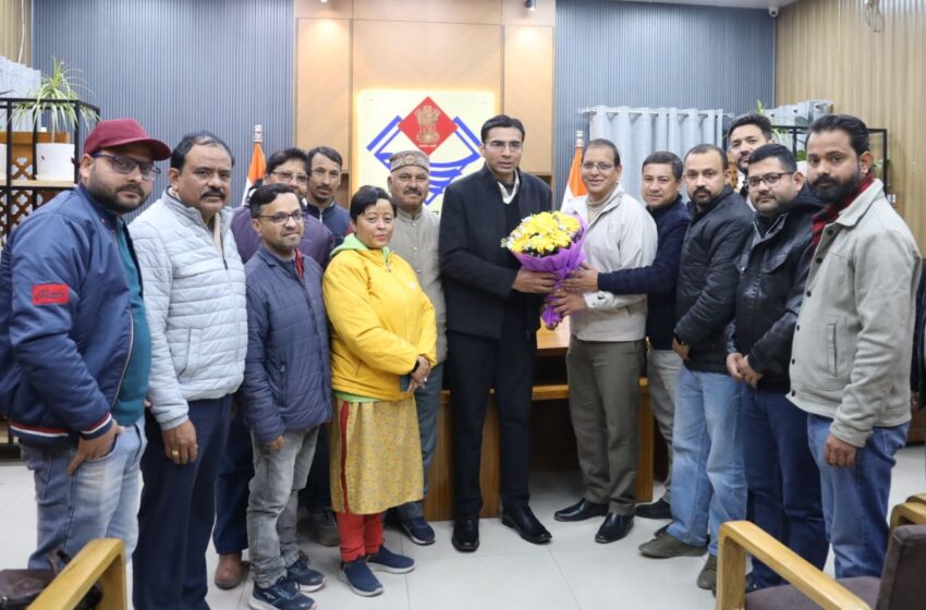  उत्तरांचल प्रेस क्लब के अध्यक्ष्य अजय राणा ने प्रेस क्लब की नवनियुक्त कार्यकारिणी संग जिलाधिकारी देहरादून सविन बंसल से शिष्टाचार भेंट की