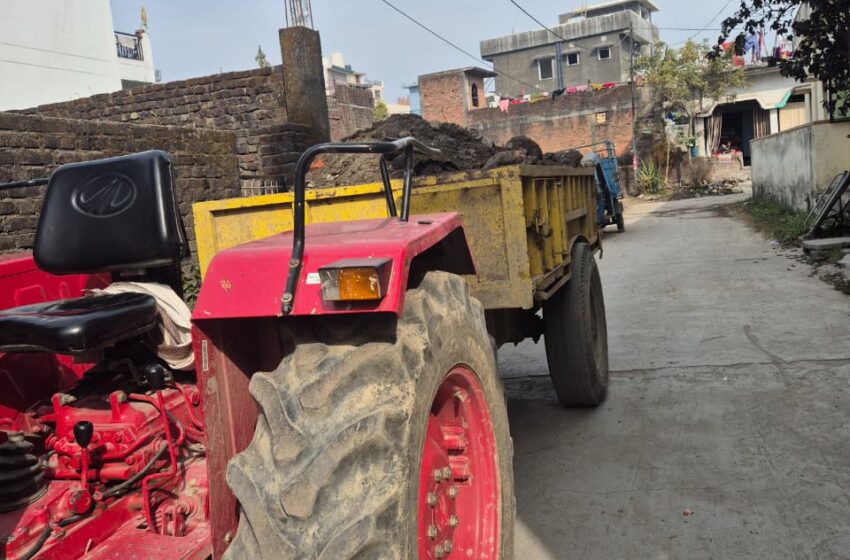  मेहुवाला क्षेत्र में परिवहन विभाग (प्रवर्तन) की ड्यूटी के दौरान मौके पर एक ट्रैक्टर-ट्रॉली चालक द्वारा वाहन के वैध दस्तावेज प्रस्तुत करने से इंकार किया