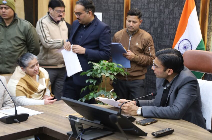  जिलाधिकारी सविन बंसल की अध्यक्षता में आज कलेक्ट्रेट सभागार में जनता दर्शन कार्यक्रम आयोजित किया गया