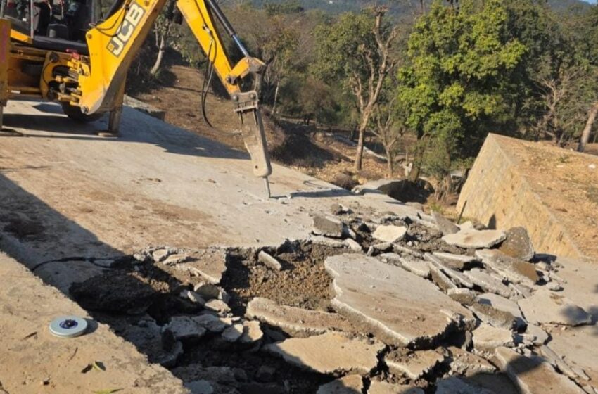  बिष्ट गांव घंघोड़ा में वन भूमि पर अतिक्रमण पर जिला प्रशासन का एक्शन; अवैध अतिक्रमण ध्वस्त