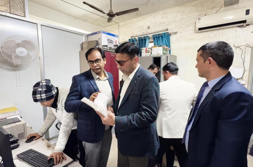  जिलाधिकारी सविन बंसल ने आज सब रजिस्ट्रार कार्यालय ऋषिकेश का औचक निरीक्षण किया