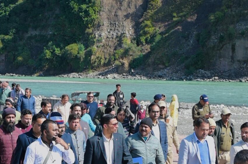  गंगा की पवित्रता पर कोई समझौता नहीं; डीएम ने चंद्रेश्वर नाला क्षेत्र का मौके पर जाकर निरीक्षण किया