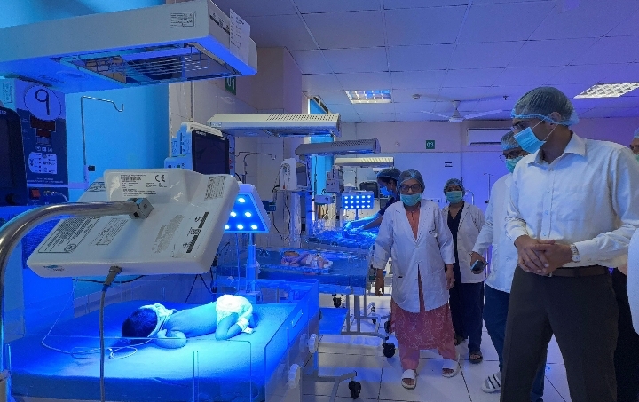  जिले में रफ्तार पकड़ती स्वास्थ्य सेवाएं; स्वास्थ्य सेवाओं को सुदृढ़ करने में जूटा जिला प्रशासन