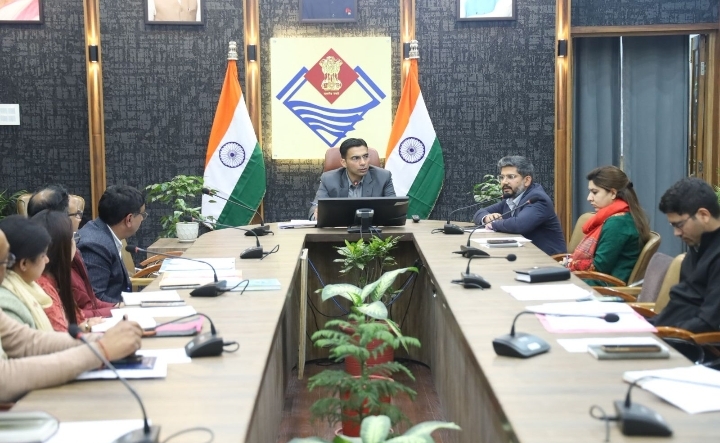  बीमार-घायल पशुओं की हो नियमित स्वास्थ्य जांच, उचित उपचार : डीएम