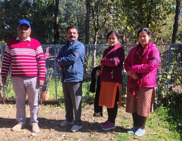  शिक्षकों ने किया आज हाथ में काली पट्टी बांधकर शिक्षण कार्य