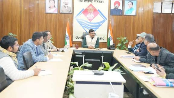  उत्तराखंड में सेब की अति सघन बागवानी को बढ़ावा, मुख्य सचिव ने दिए महत्वपूर्ण निर्देश