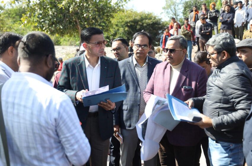  जिलाधिकारी द्वारा दिए गए निर्देशों के अनुपालन में जल संस्थान (गंगा), ऋषिकेश एवं नगर निगम, ऋषिकेश के अधिकारियों द्वारा संयुक्त निरीक्षण किया