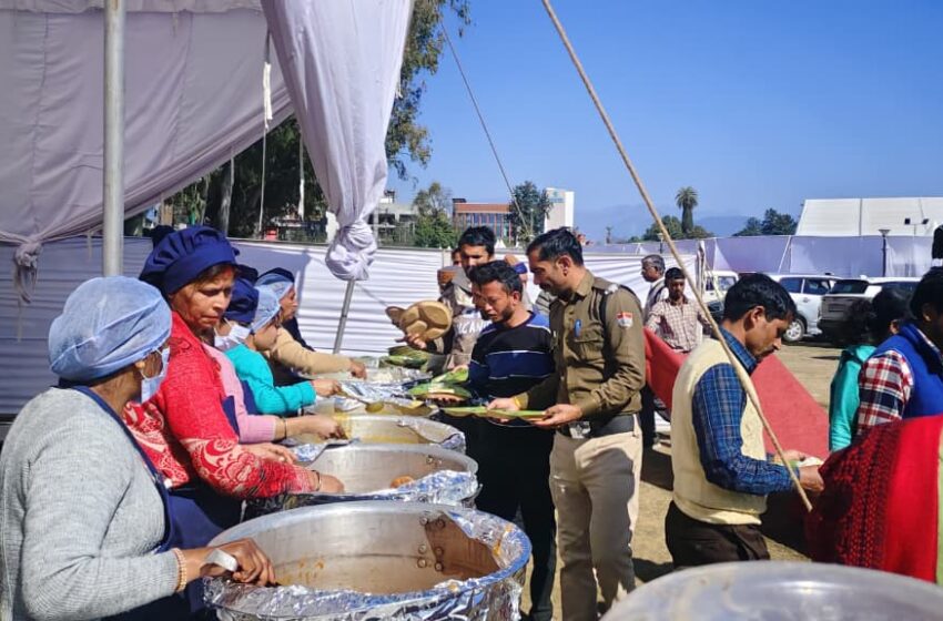  उत्तरायणी कौथिक महोत्सव में हिलान्स कैंटीन की महिलाएँ बनीं आत्मनिर्भरता की मिसाल