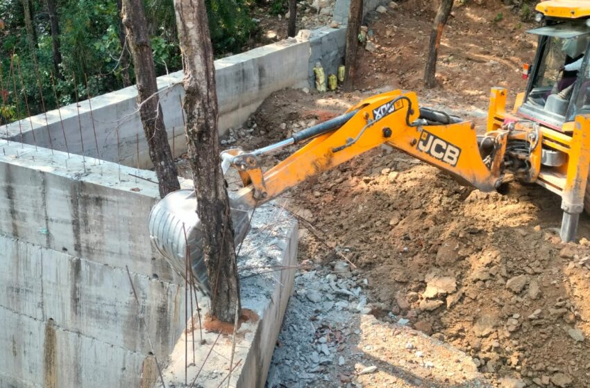  डीएम के निर्देश पर उप जिलाधिकारी न्याय कुमकुम जोशी के नेतृत्व में गल्ज्वाड़ी में बरसाती नाले पर अतिक्रमण ध्वस्त