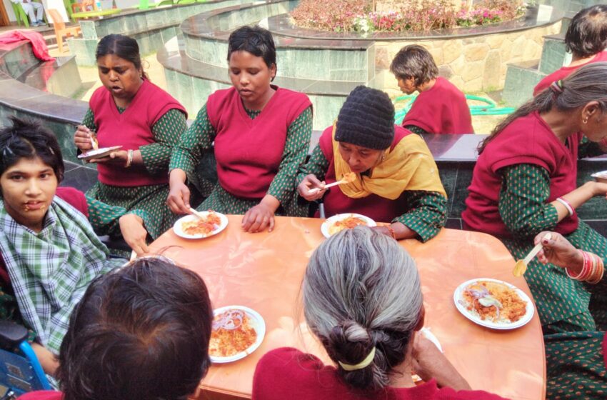  जिलाधिकारी सविन बसंल के निर्देशों के अनुपालन में जिला प्रोबेशन कार्यालय द्वारा राजकीय महिला कल्याण ए वं पुनर्वास केन्द्र नारी निकेतन की संवासनियों को शहर के सिटी पार्क में भ्रमण कराया गया