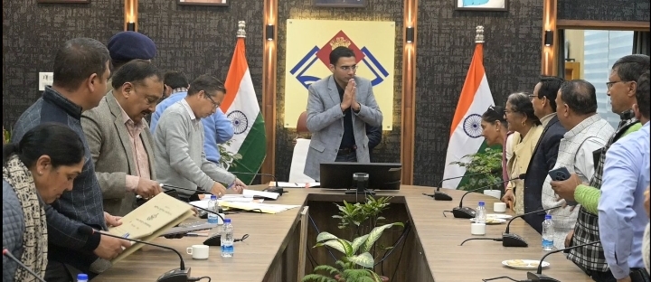  प्राप्त सुझाव; मानको में संशोधन; चयन कमेटी निर्धारण आपके सौजन्य व विमर्श से ही होगा : डीएम