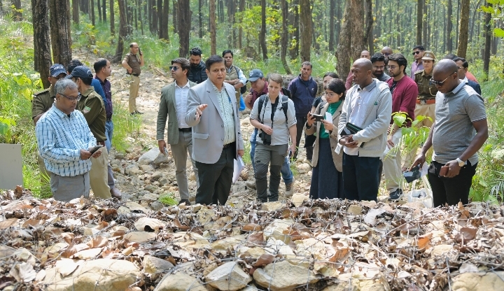  जल संरक्षण मॉडल देखने पुरोहितवाला पहुंचा आईयूसीएन का अंतराष्ट्रीय दल