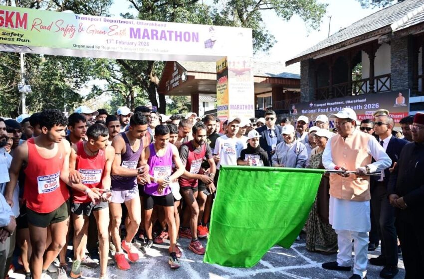  मुख्यमंत्री ने सड़क सुरक्षा व पर्यावरण जागरूकता दौड़ को दिखाई हरी झंडी