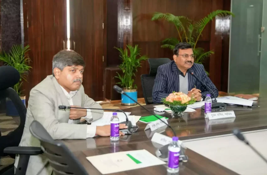  मुख्य सचिव ने की जनपदवार विकास योजनाओं की समीक्षा