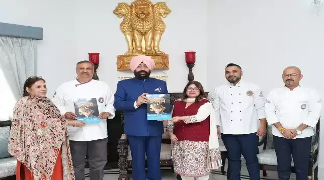  राज्यपाल ने ‘फ्लेवर ऑफ देवभूमि’ पुस्तक का किया विमोचन