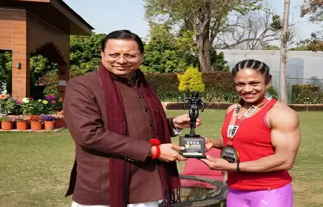  मुख्यमंत्री ने अंतरराष्ट्रीय बॉडीबिल्डर को किया सम्मानित