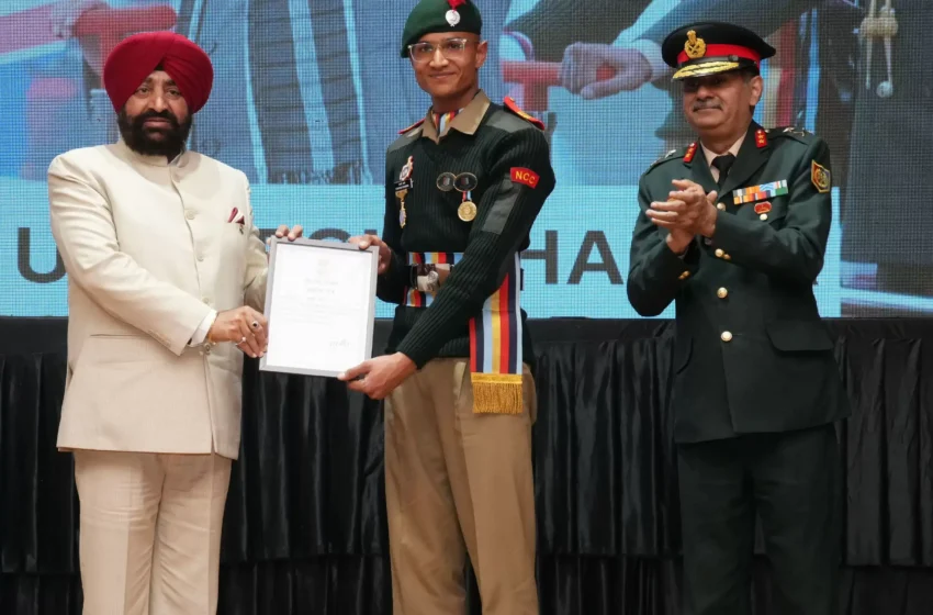  राज्यपाल ने किया एनसीसी कैडेट्स को सम्मानित