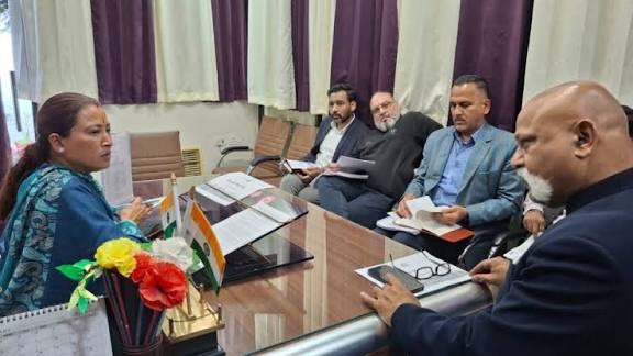  खेल मंत्री ने स्पोर्ट्स स्कूल और बच्चों के प्रशिक्षण पर दिया जोर