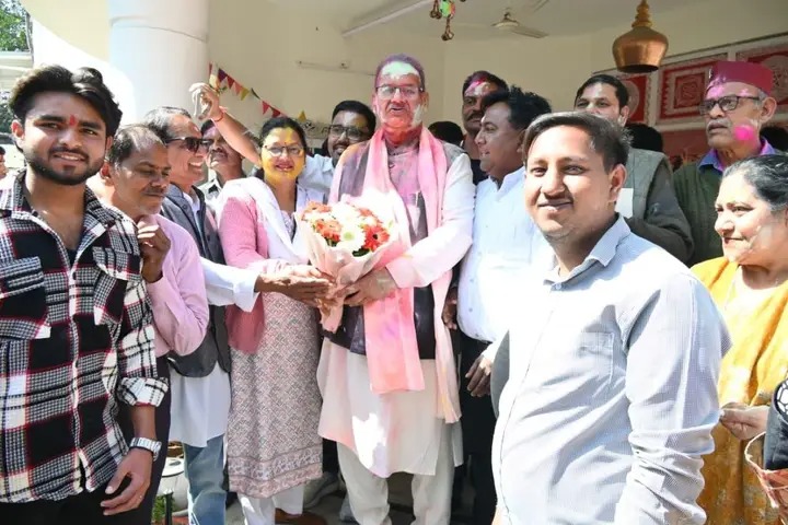  कुमाऊंनी और गढ़वाली राठ होलियारों ने बिखेरे होली के रंग