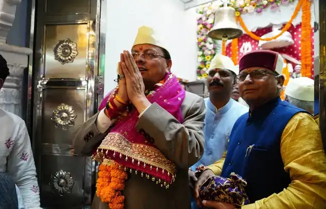  मुख्यमंत्री धामी ने प्रदेश की सुख-समृद्धि के लिए मां कालिका मंदिर में की पूजा