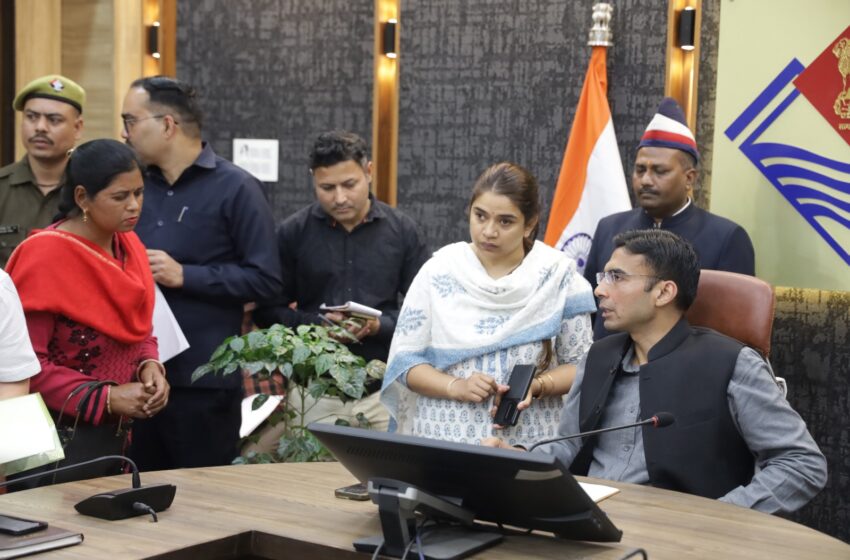  जिलाधिकारी सविन बंसल की अध्यक्षता में आज कलेक्ट्रेट स्थित ऋषिपर्णा सभागार में जनता दर्शन कार्यक्रम का आयोजन किया