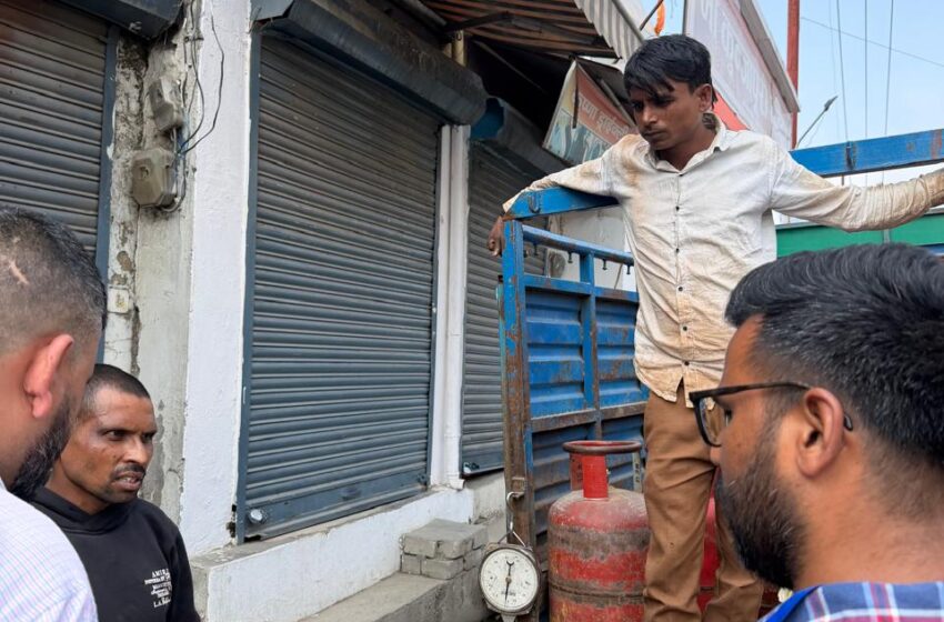  एलपीजी गैस की कालाबाजारी रोकने तथा शतप्रतिशत् होमडिलिविरी सुनिश्चित करवाने के जिलाधिकारी सविन बसंल के निर्देशों के अनुपालन में जिले में क्षेत्रवार क्यूआरटी टीम गठित की गई