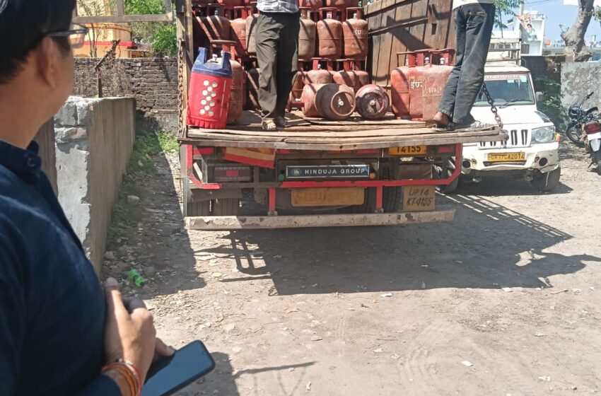  एलपीजी गैस की कालाबाजारी रोकने तथा शतप्रतिशत् होमडिलिविरी सुनिश्चित करवाने के जिलाधिकारी सविन बसंल के निर्देशों के अनुपालन में जिले में क्षेत्रवार क्यूआरटी टीम गठित की गई