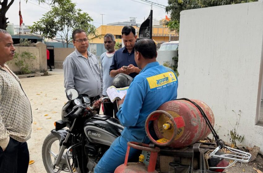  एलपीजी गैस की कालाबाजारी रोकने तथा शतप्रतिशत् होमडिलिविरी सुनिश्चित करवाने के जिलाधिकारी सविन बसंल के निर्देशों के अनुपालन में जिले में क्षेत्रवार क्यूआरटी टीम गठित की गई