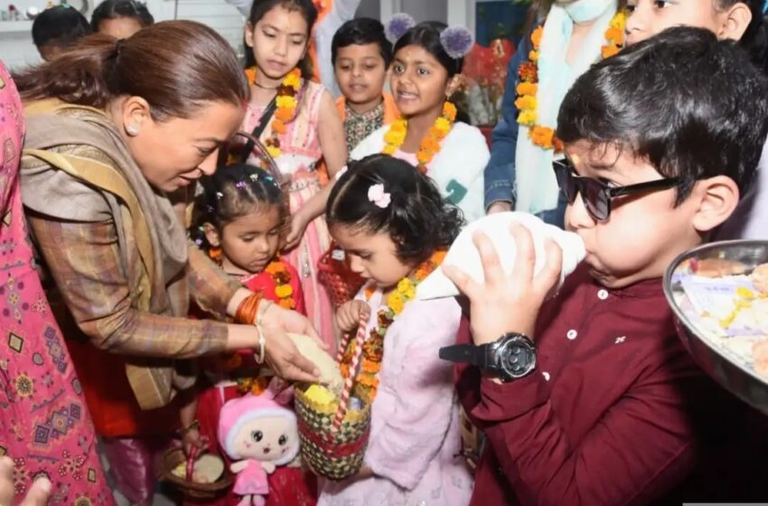  फूलदेई पर्व पर बच्चों संग कैबिनेट मंत्री रेखा आर्या ने दिया प्रकृति संरक्षण का संदेश