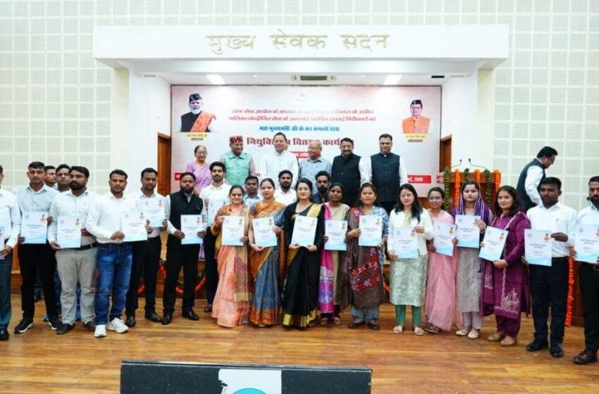  मुख्यमंत्री ने 63 सफाई निरीक्षकों को सौंपे नियुक्ति पत्र